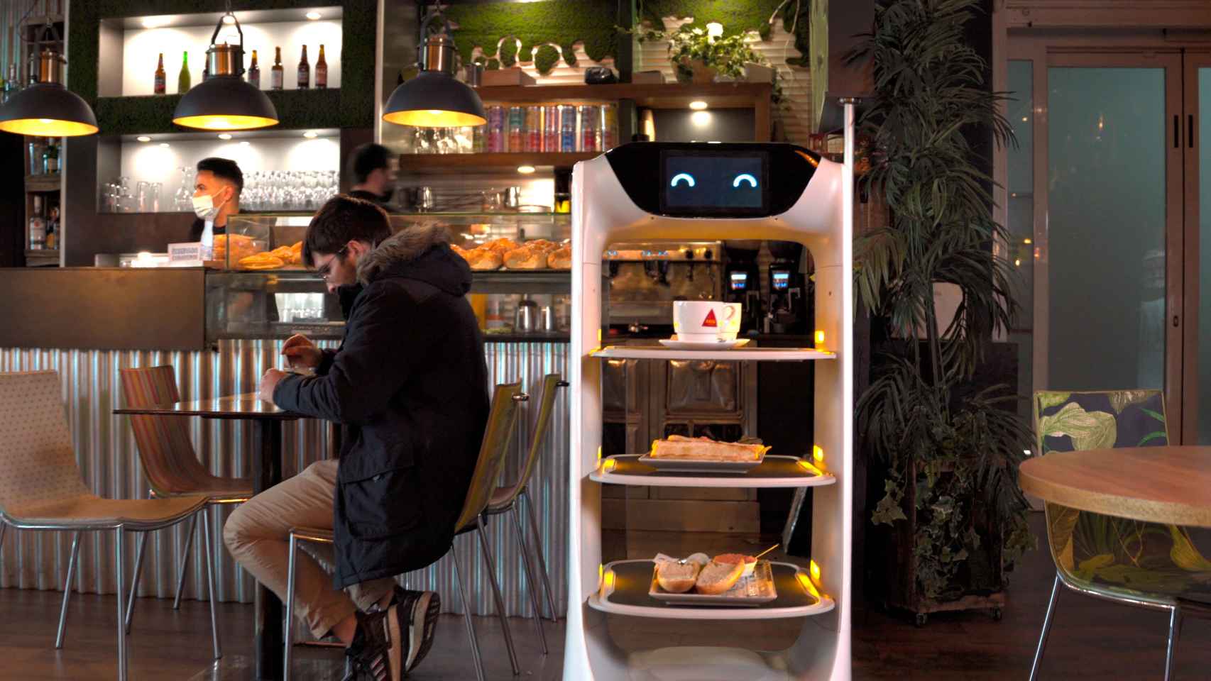 El robot camarero y asistente 'Delibot'.