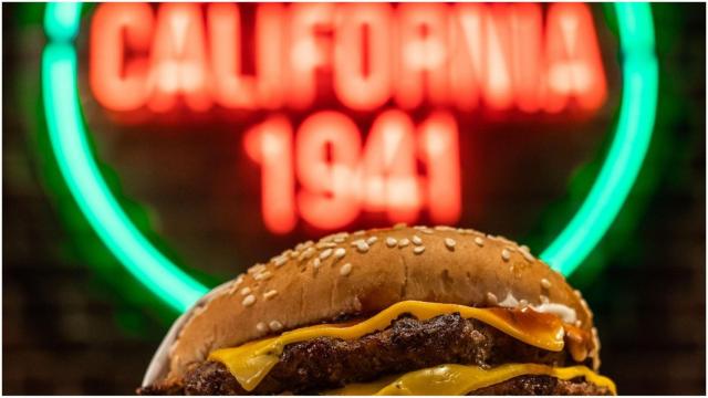 Galicia goza de las famosas hamburguesas de Carl´s Jr. con un primer local en A Coruña