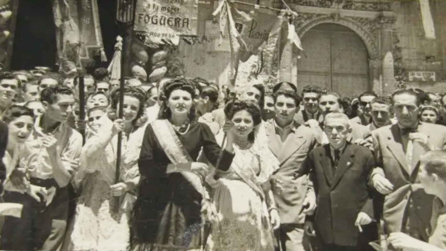 23 de junio de 1946. La comisión de Santa Isabel festeja el primer Premio Especial de Fogueres de la historia