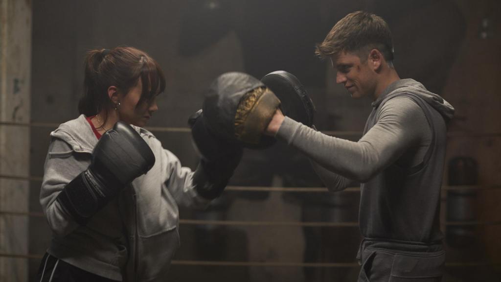 Aitana Ocaña y Miguel Bernardeu, en una escena de 'La Última'.