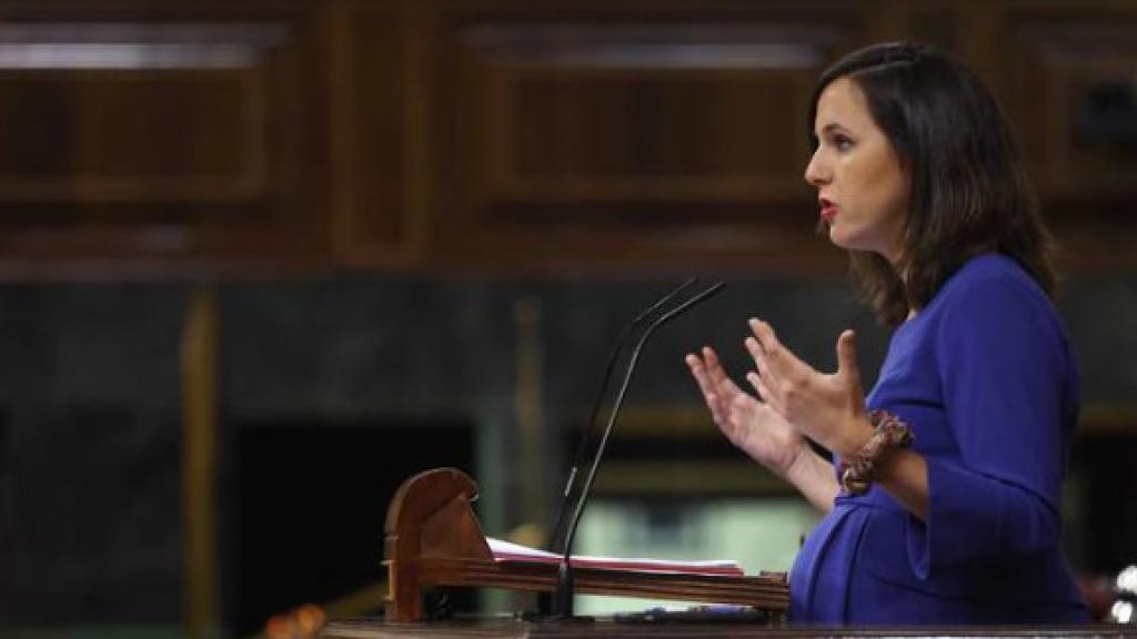 La ministra de Derechos Sociales y Agenda 2030, Ione Belarra, durante una sesión en el Congreso.