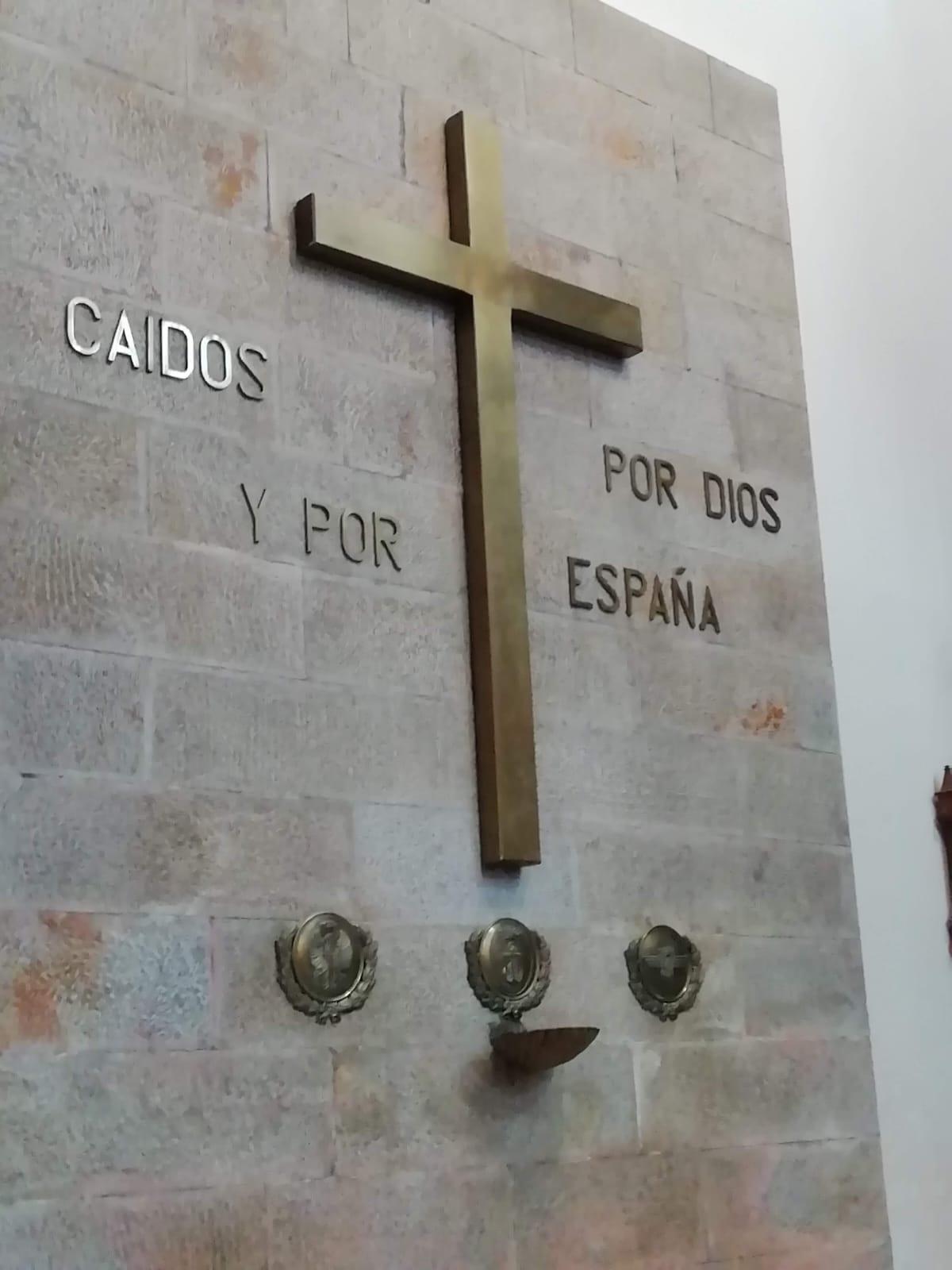 Referencias a la guerra civil y al dictador Francisco Franco en la iglesia de San Francisco. Imágenes cedidas