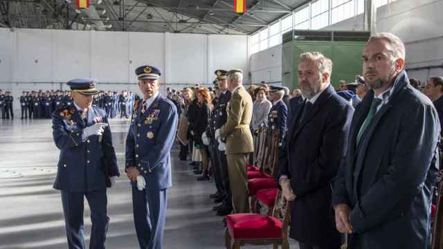 l presidente de las Cortes de Castilla y León, Carlos Pollán, asiste al acto de celebración de la Patrona del Ejército del Aire y del Espacio, Nuestra Señora de Loreto, en la base aérea de Matacán