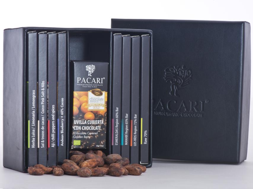 Caja de cuero Pacari con ocho variedades de chocolate.
