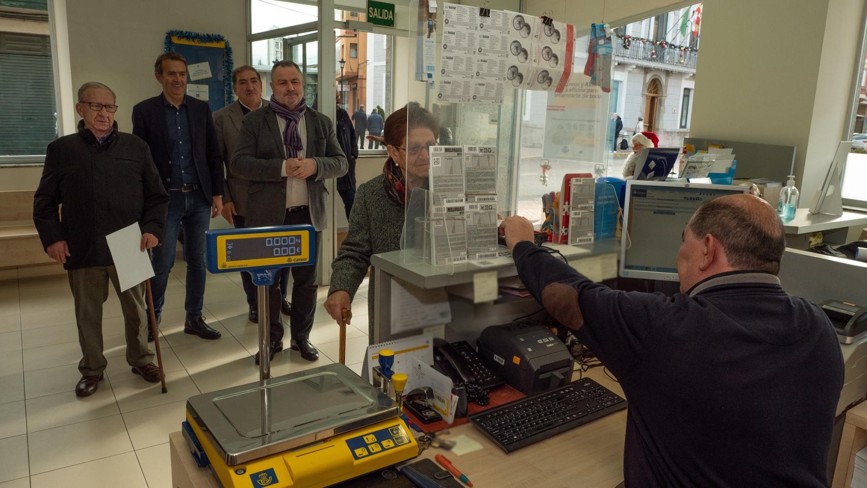 Los interesados también pueden realizar la gestión en cualquier oficina de Correos