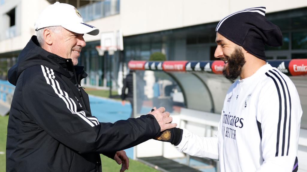 Karim Benzema junto a Ancelotti.