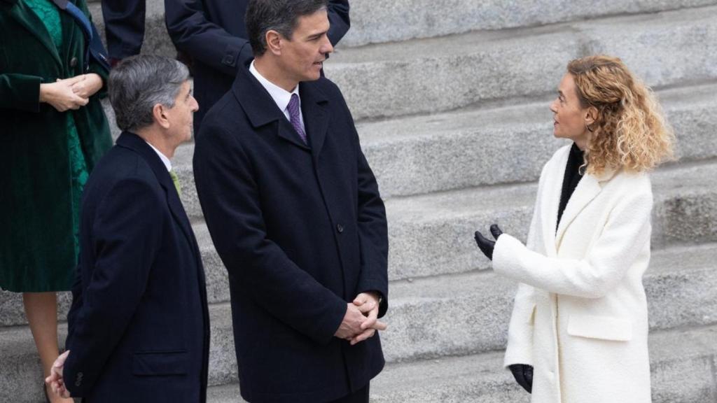 El presidente del TC, Pedro González-Trevijano, junto a Pedro Sánchez y la presidenta del Congreso el pasado día 6./