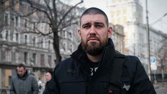Anatolii Sydorenko posa en el centro de Járkov, tras entrevistarse con EL ESPAÑOL.