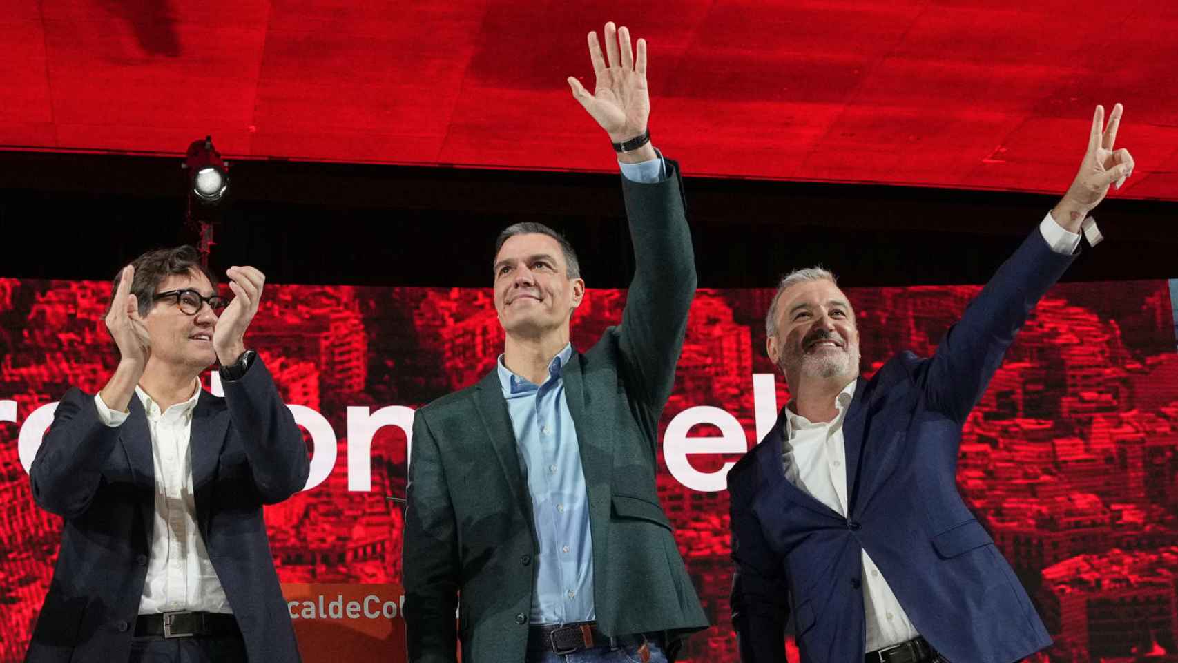 Pedro Sánchez, en Cataluña, junto a Jaume Collboni (d) y Salvador Illa (i).