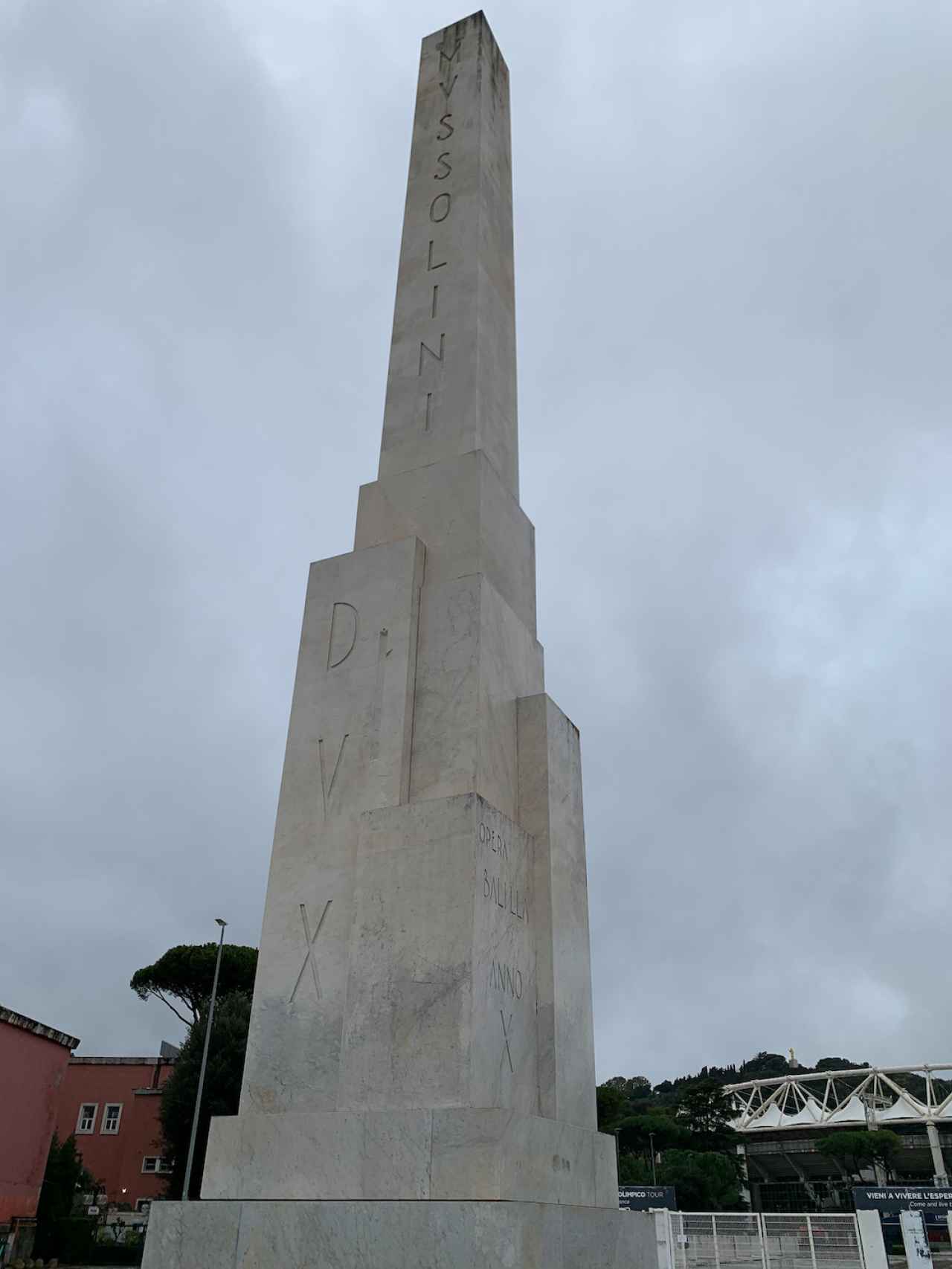Obelisco en honor a Mussolini en el Foro Itálico.