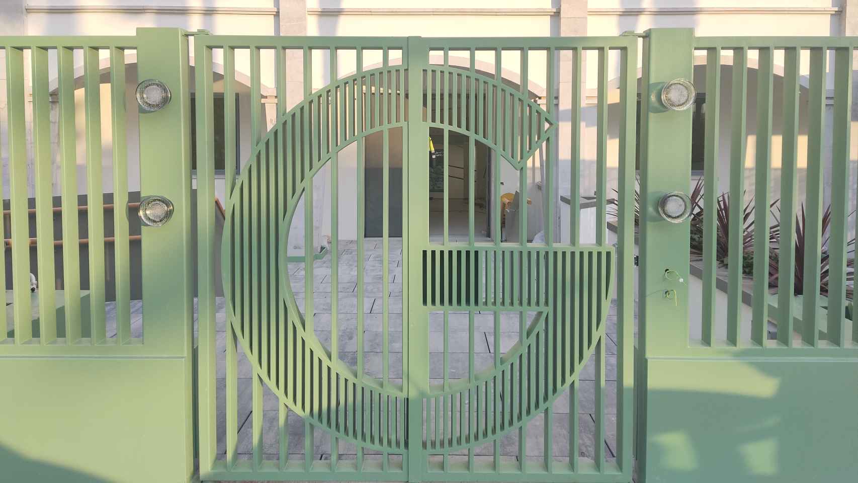 La letra 'G' de Google ya luce en la entrada del futuro centro de ciberseguridad de Málaga.