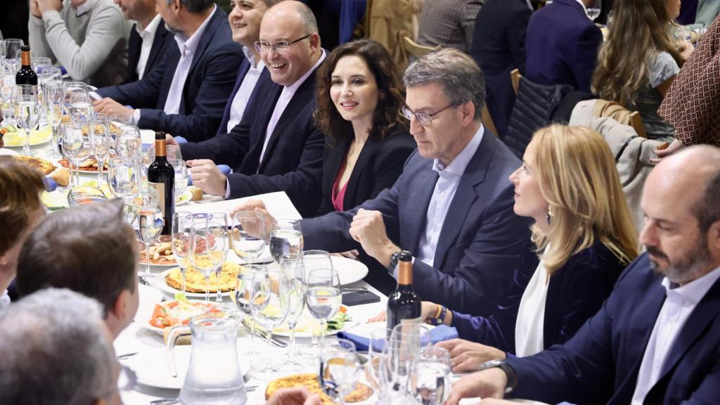 Isabel Díaz Ayuso y Alberto Nuñez Feijóo durante la cena de Navidad del PP Madrid.