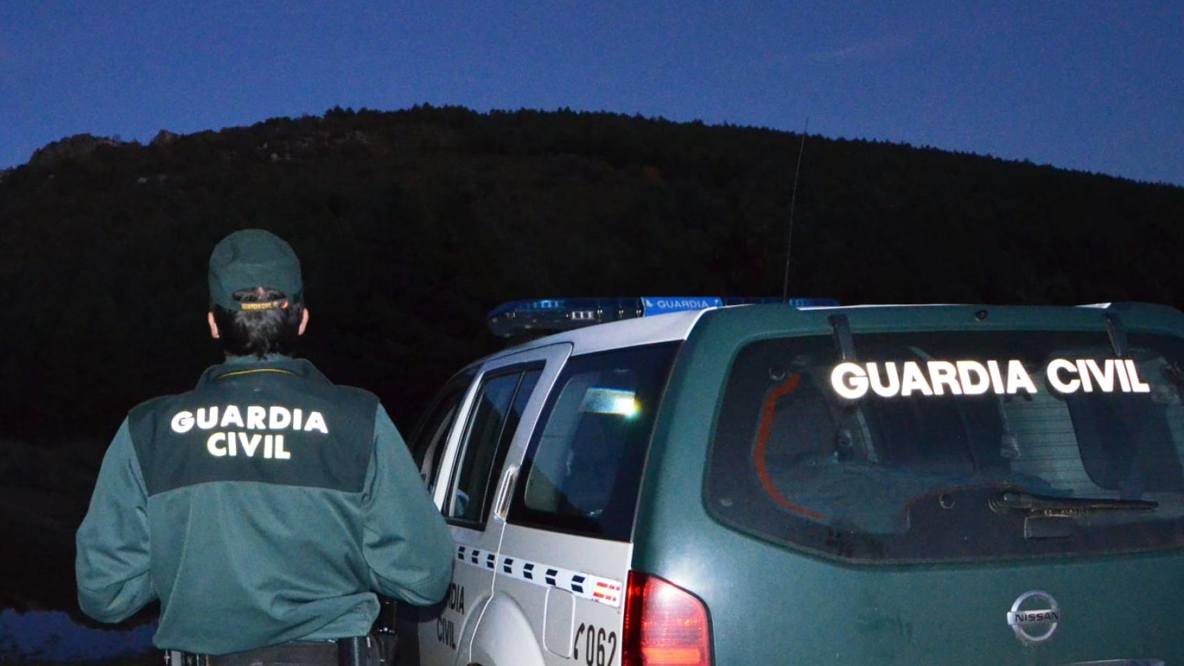 Una patrulla de la Guardia Civil de noche