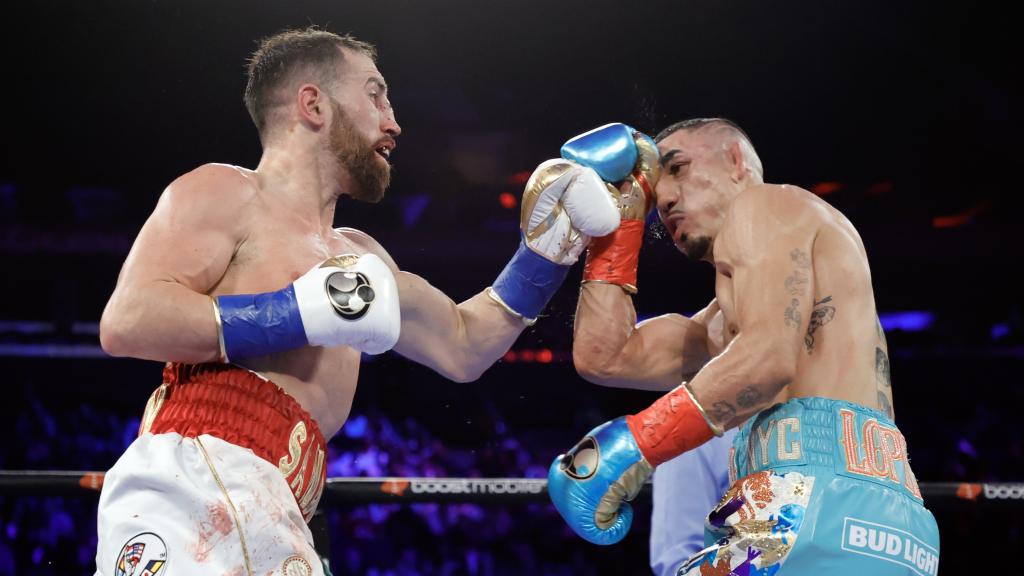 Sandor Martín, durante su combate contra Teófimo López