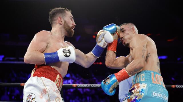 Sandor Martín, durante su combate contra Teófimo López