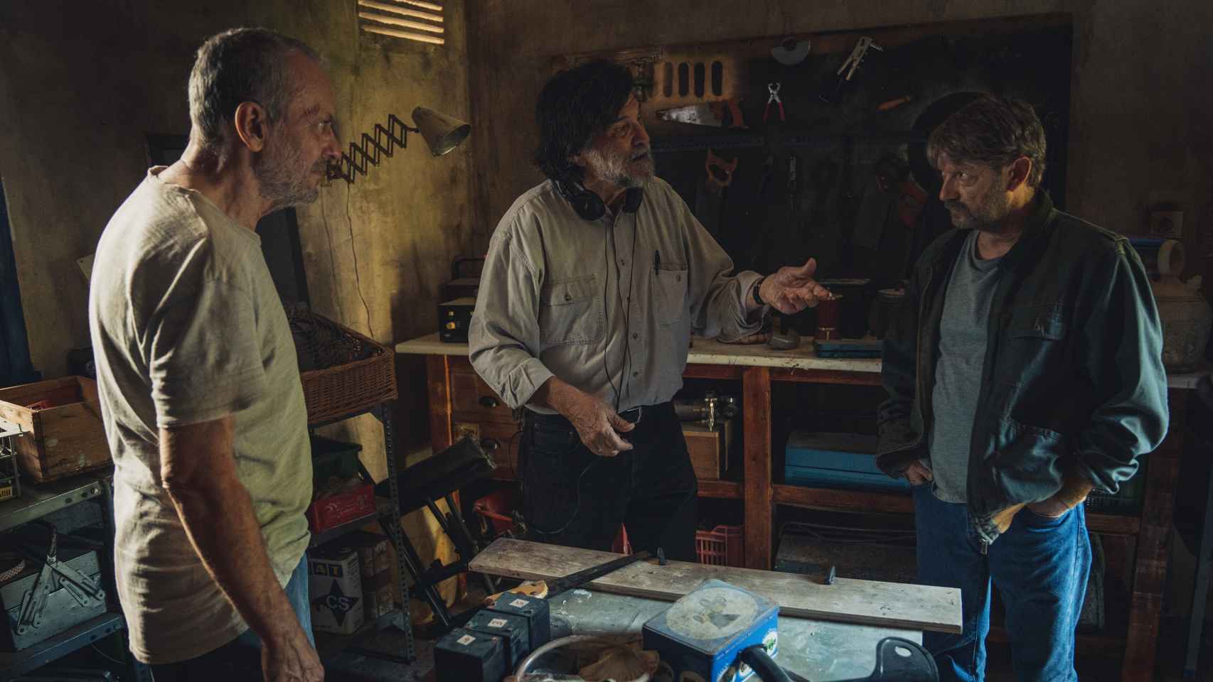 José Coronado, Víctor Erice y Manolo Solo durante el rodaje de 'Cerrar los ojos'