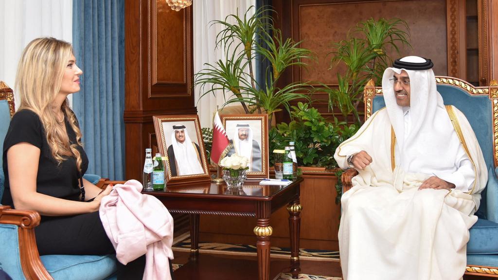 La vicepresidenta del Parlamento Europeo, Eva Kaili, reunida con el ministro de Trabajo de Qatar, Ali bin Samikh Al Marri.