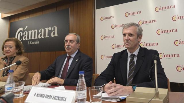 El presidente de la Xunta de Galicia, Alfonso Rueda, asiste al Pleno de la Cámara de Comercio de A Coruña.