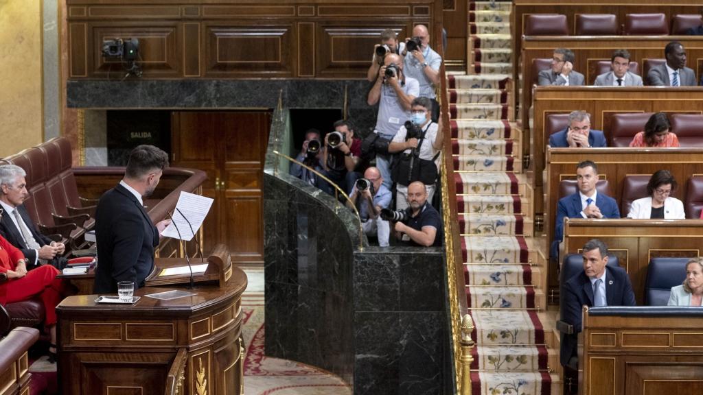 El portavoz de ERC, Gabriel Rufián, se dirige a Pedro Sánchez durante el Debate sobre el Estado de la Nación.