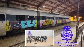 Imagen de los vagones pintados y los sprays requisados por la Policía Nacional de Valladolid.