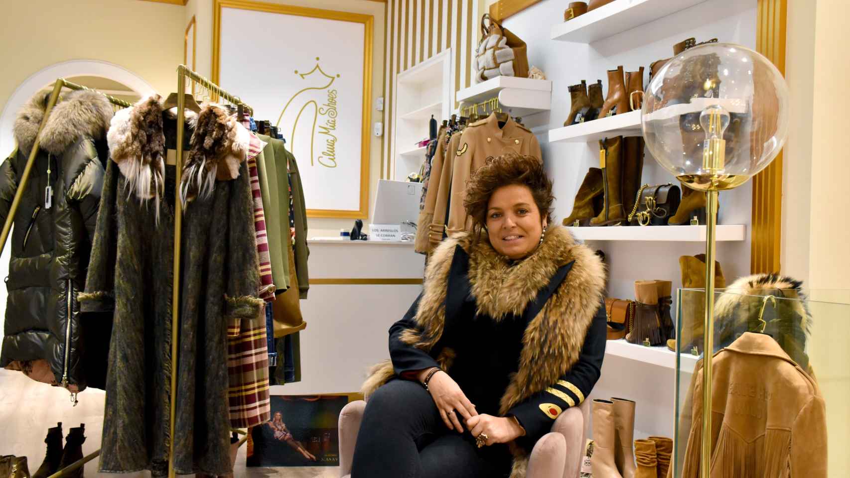 Beatriz Lozano en su tienda de Santa Clara (Zamora)