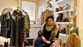 Beatriz Lozano en su tienda de Santa Clara (Zamora)