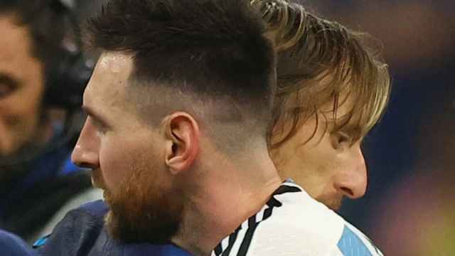 Abrazo entre Modric y Messi tras la semifinal del Mundial de Qatar 2022
