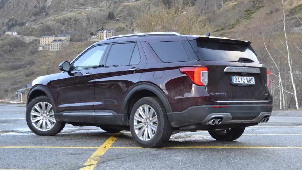 El Ford Explorer tiene una buena presencia gracias a sus grandes dimensiones y diseño americano.