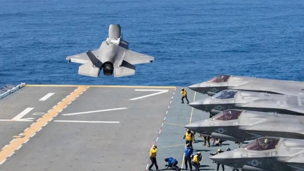 Lanzamiento de un F-35B desde el USS Tripoli (LHA 7).