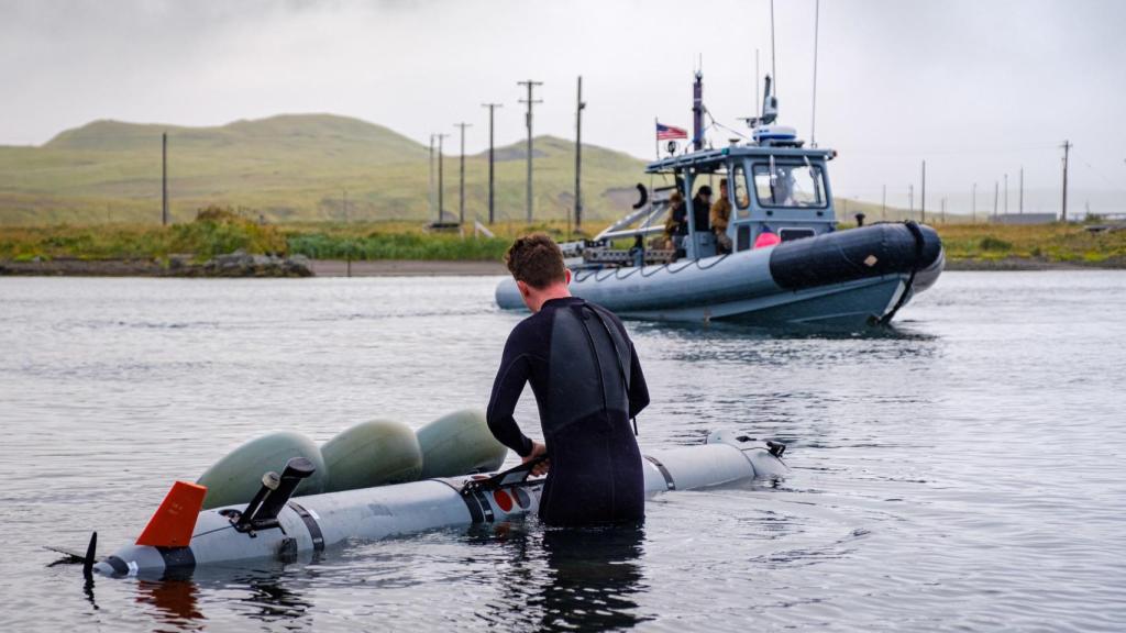 Un dron Razorback recuperado por un buzo de la US Navy