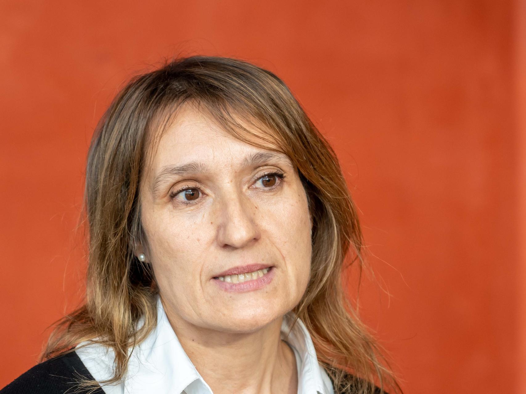 La consejera de Educación, Rocío Lucas, durante la clausura el acto de presentación del curso 2022-2023 de la Escuela Superior de Arte Dramático de Castilla y León, este miércoles.
