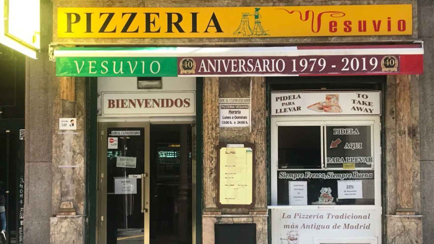 Fachada Pizzería Vesuvio