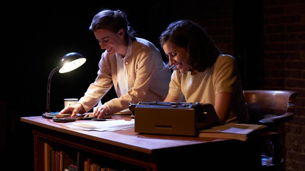 Paula Rodríguez y Elena Sanz en la obra de teatro 'Cartas vivas. Carmen Laforet y Elena Fortún'