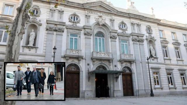 La sede del Tribunal Supremo y Raúl Calvo (2D), Víctor Rodríguez (I), y Carlos Cuadrado (2I), acompañados por los abogados de los dos primeros, a su llegada al juzgado en 2019.