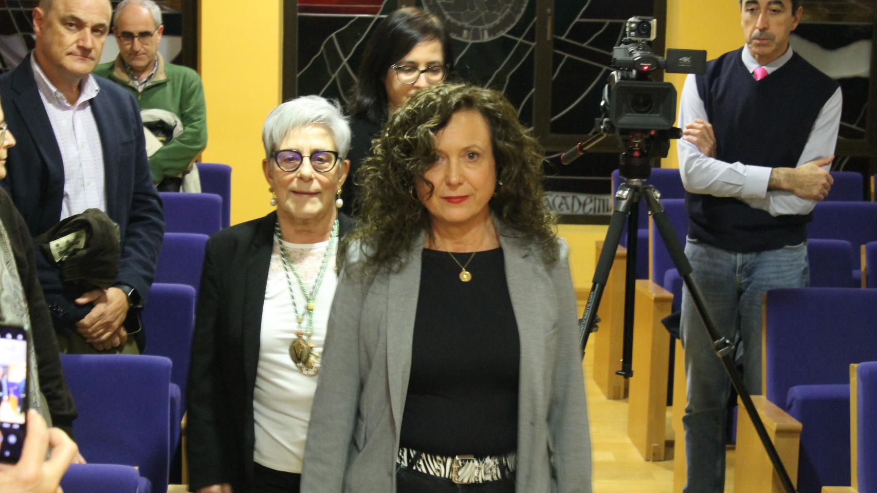 La doctora Olga Mínguez, ingresando en la Academia de Ciencias Veterinarias de CyL