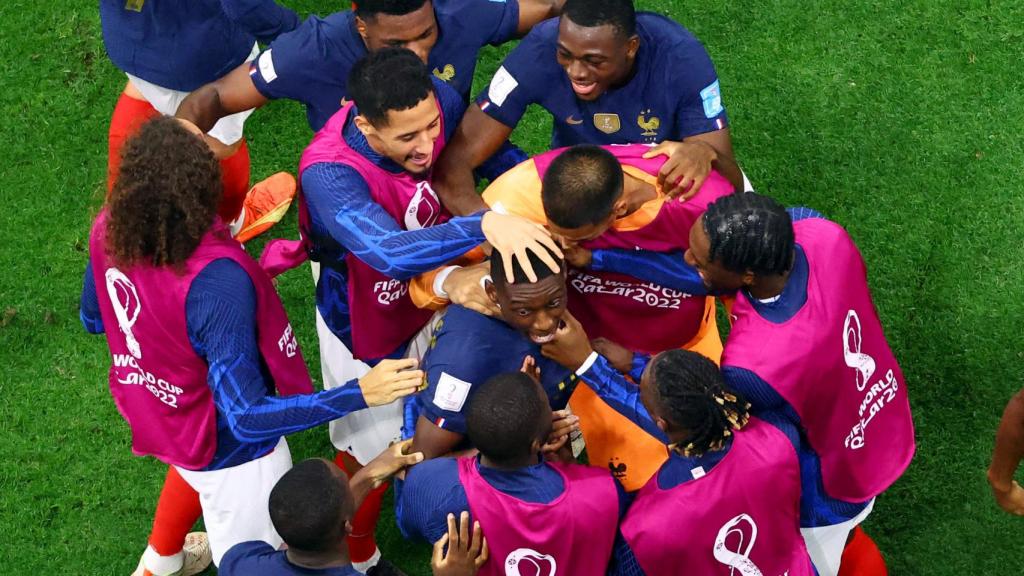 Francia celebra el gol de Kolo Muani