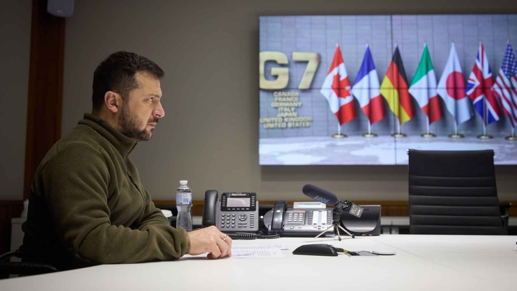 Volodímir Zelenski, presidente de Ucrania, habla en la reunión del G7.