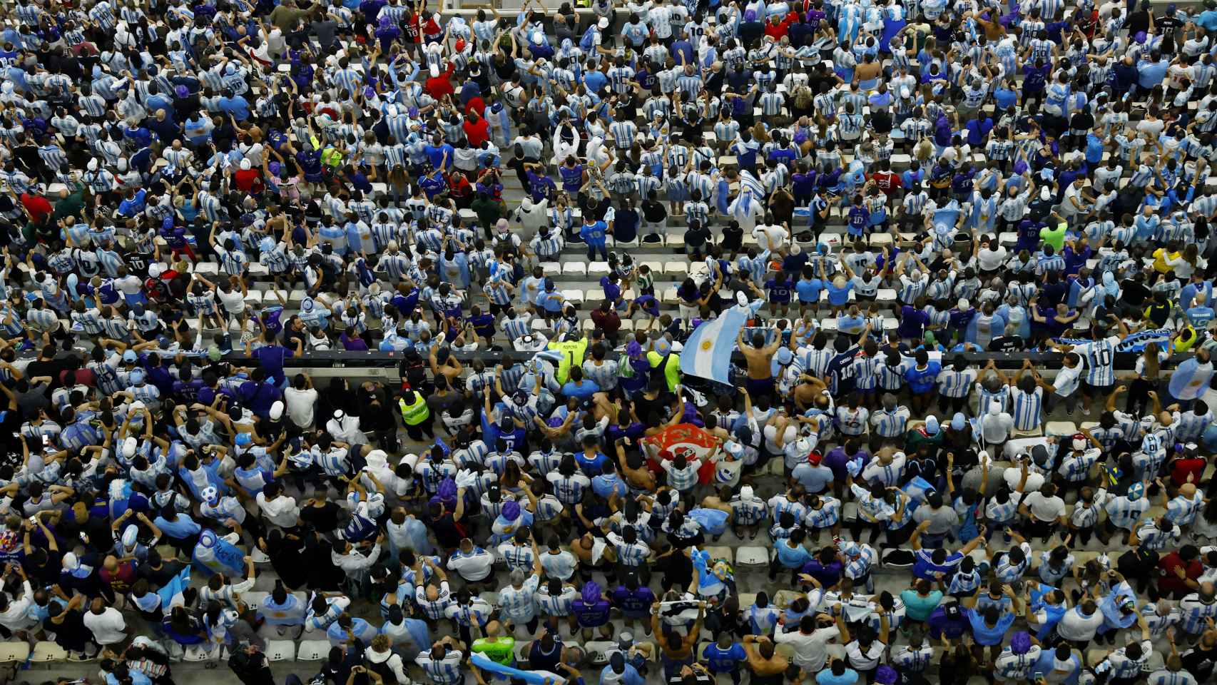 Una marabunta de aficionados argentinos, en el Lusail Stadium.