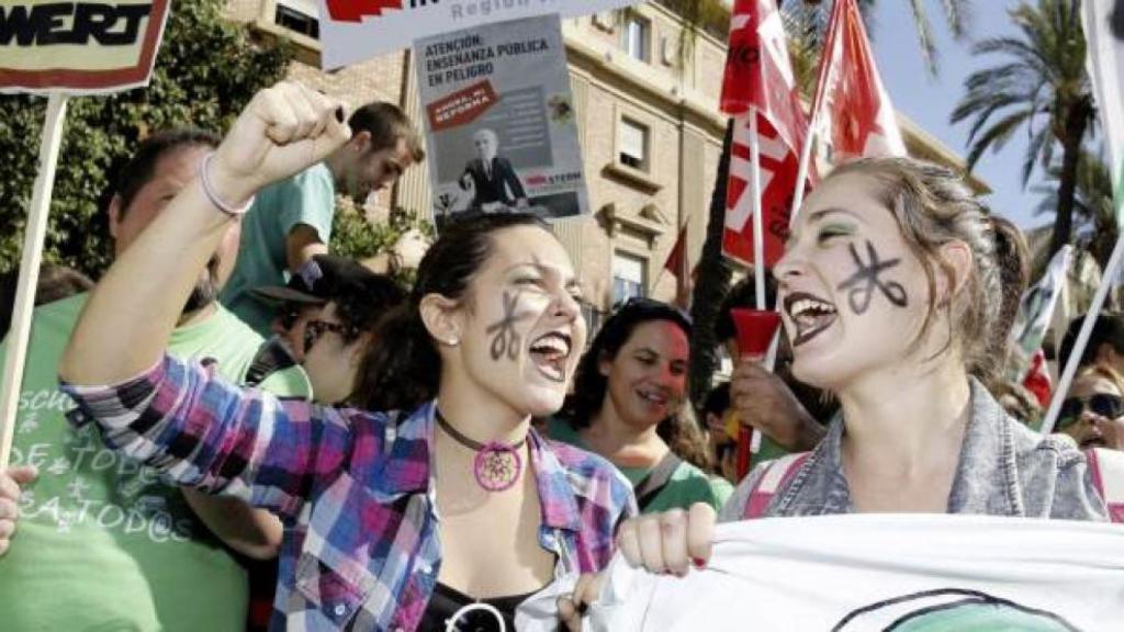 Jóvenes en una manifestación contra los recortes, en imagen de archivo.