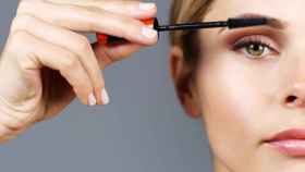 El sencillo truco de maquillaje para que los ojos parezcan más claros