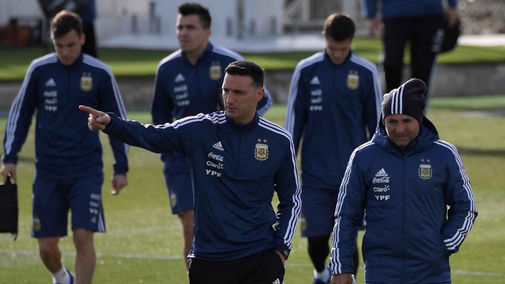 Scaloni junto a Sampaoli en la selección de Argentina de 2018