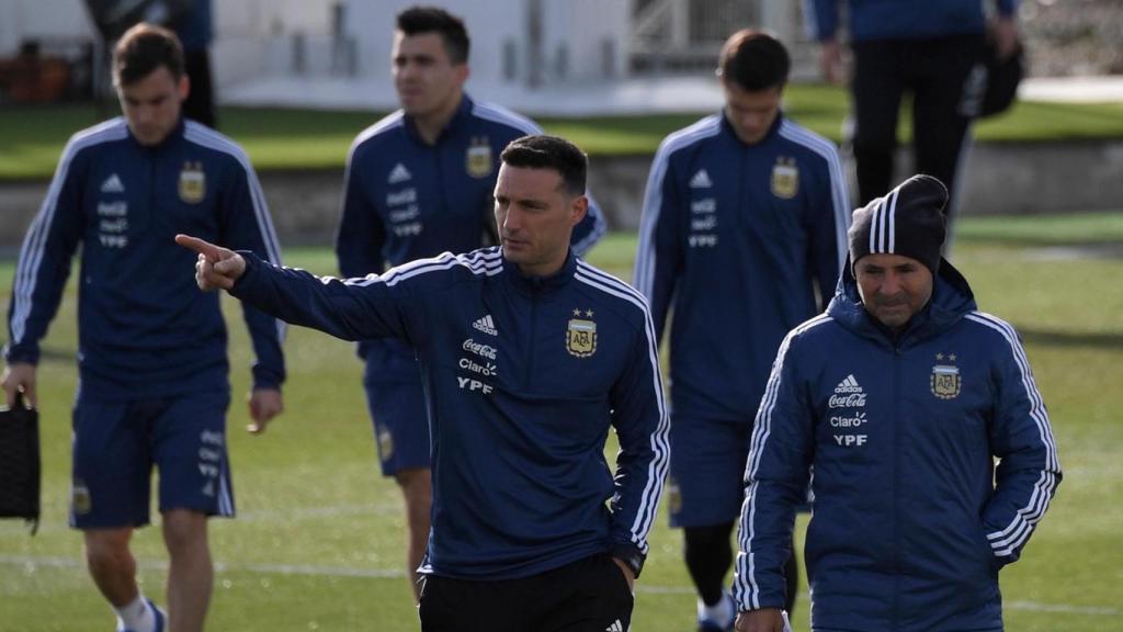 Scaloni junto a Sampaoli en la selección de Argentina de 2018