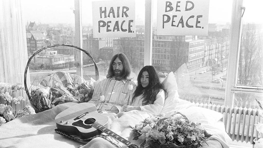 John Lennon y Yoko Ono.