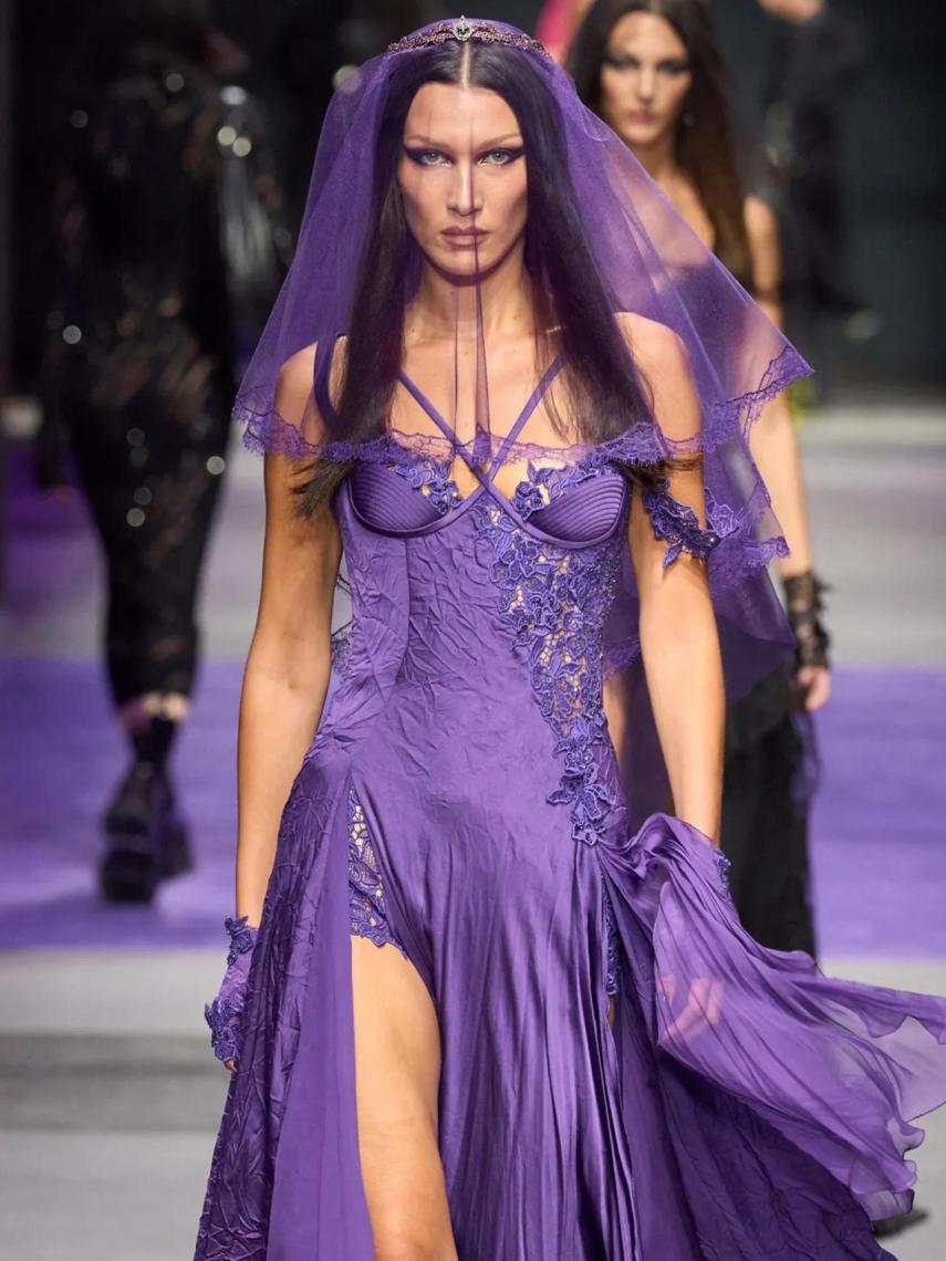 Desfile primavera/verano 2023 de Versace.