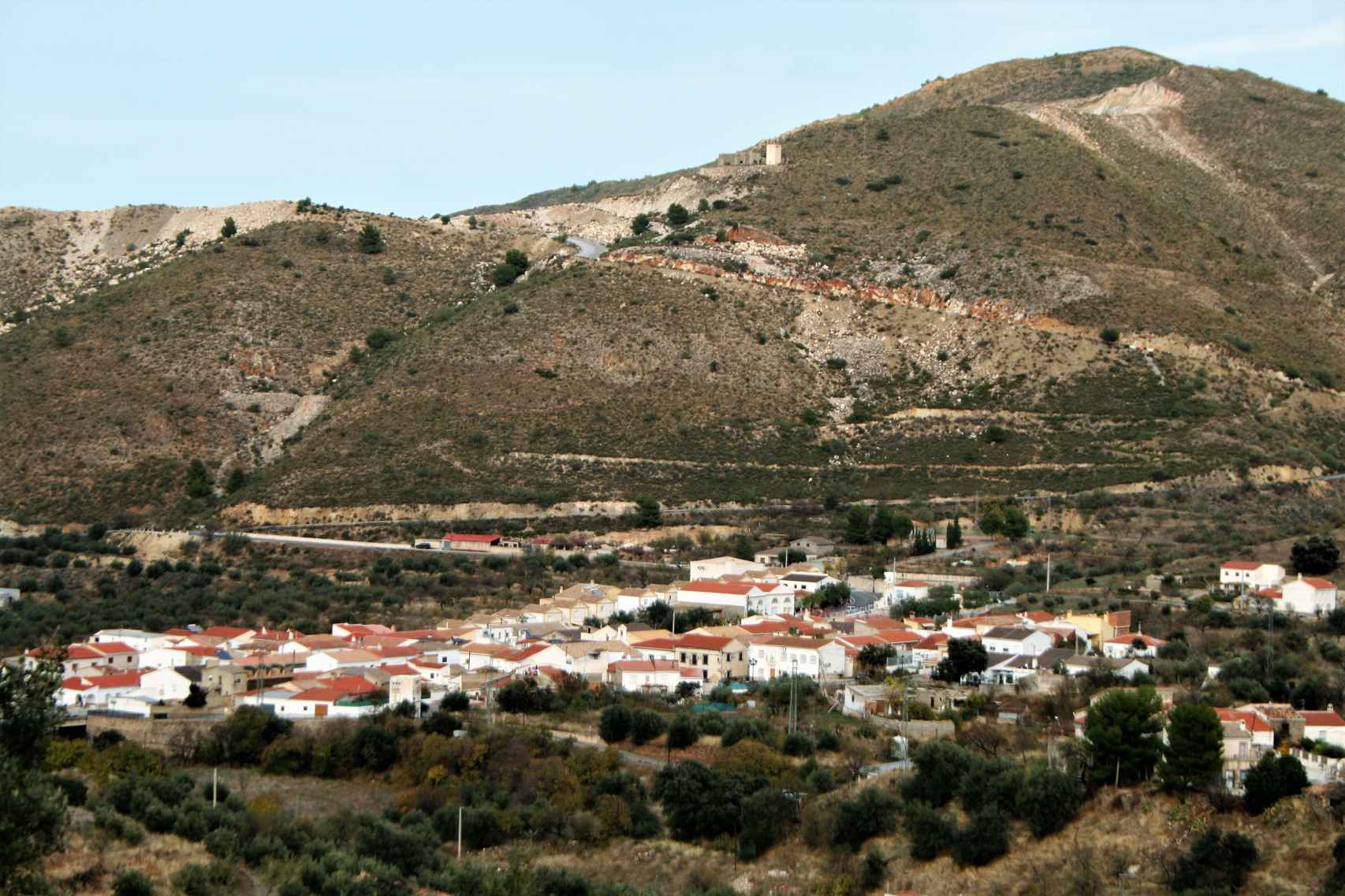 Vista del núcleo de población de Chercos Nuevo, en la sierra de Los Filabres de Almería.