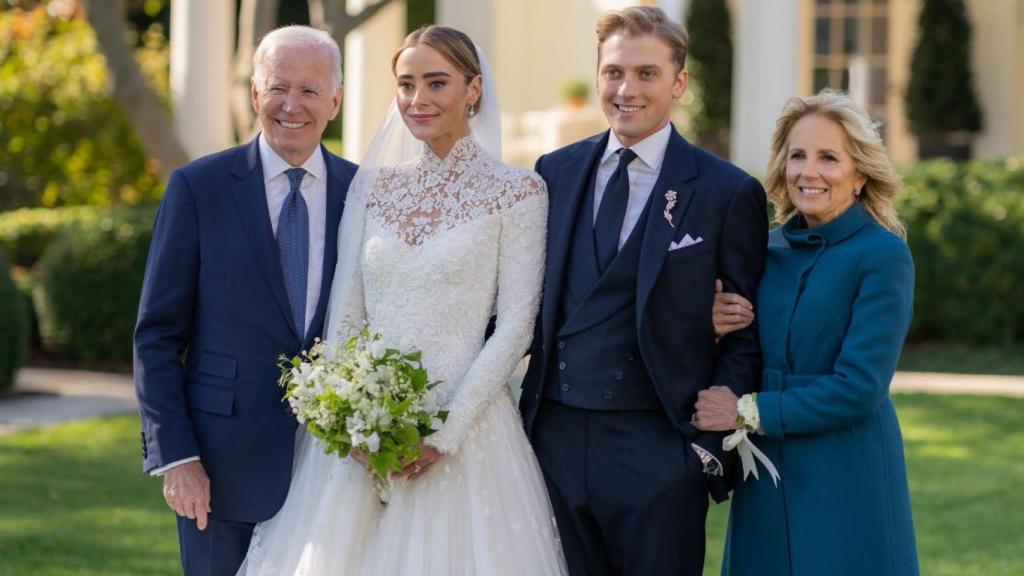 Joe Biden y su mujer, Jill, junto a Naomi y su flamante esposo, Sam.