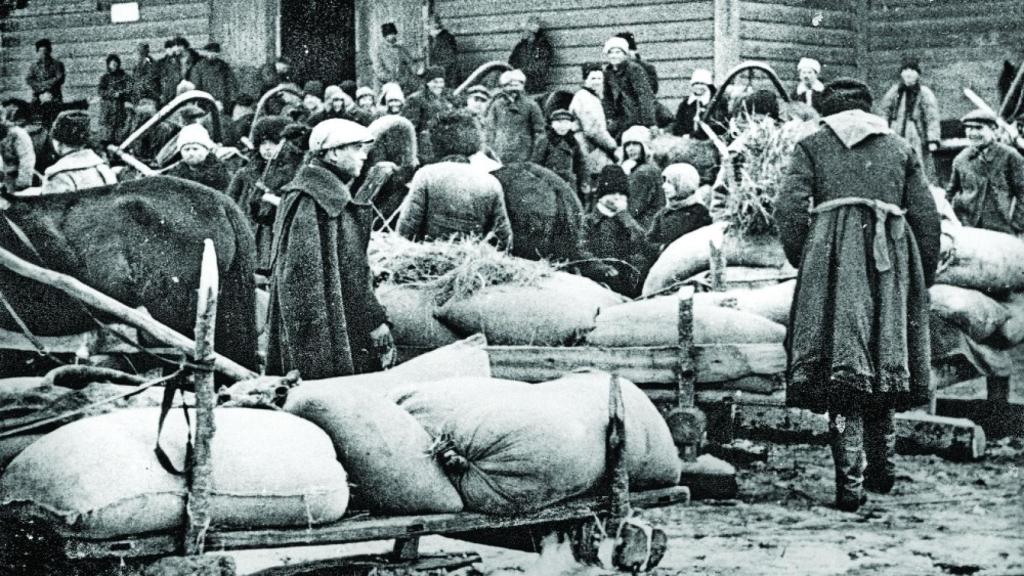 Requisa de trigo en el óblast de Kiev, 1930.