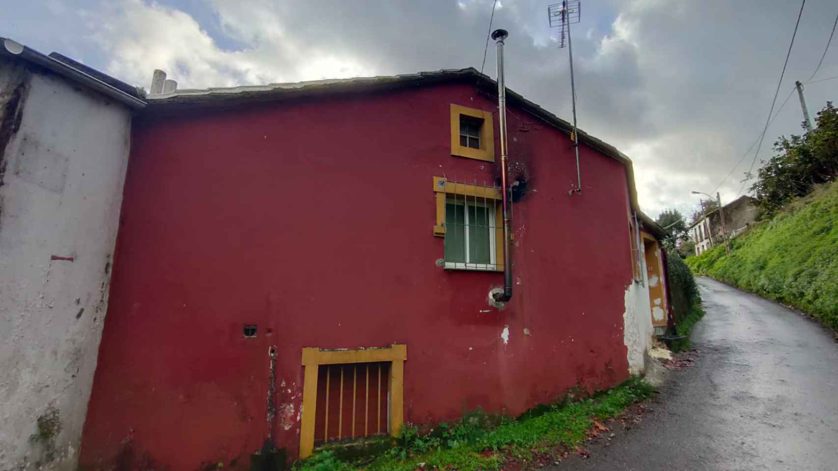 La vivienda donde fue asesinada Amalia Orjales, en Serantes (Ferrol).