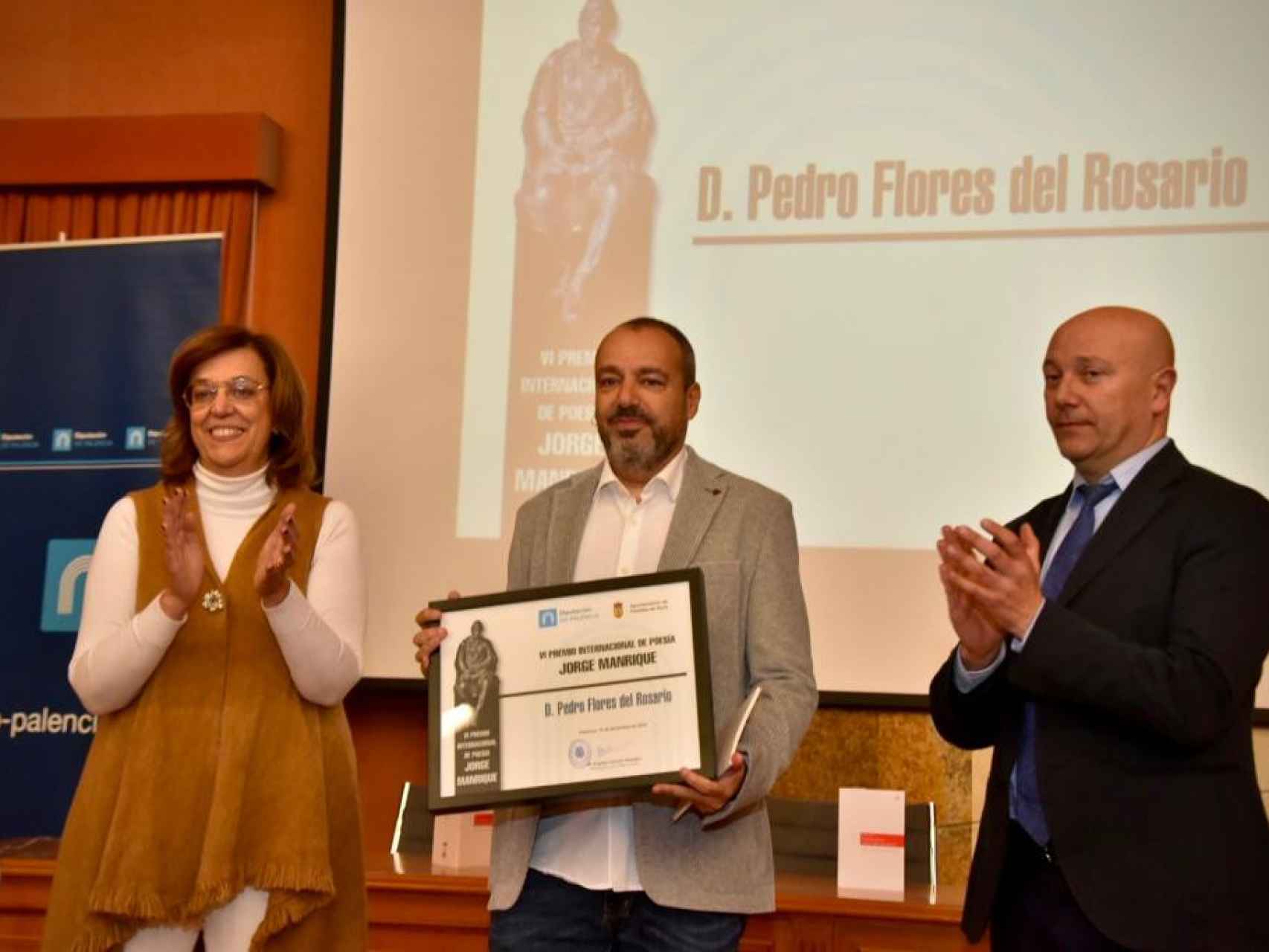 El poeta Pedro Flores recibe el VI Premio Internacional de Poesía 'Jorge Manrique', este viernes.