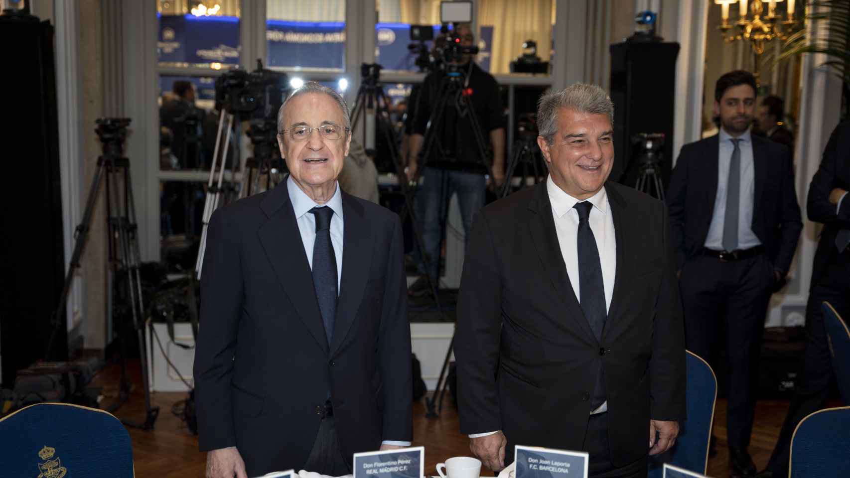Florentino Pérez, presidente del Real Madrid, y Joan Laporta, presidente del FC Barcelona, en el Acto Fórum Europa sobre la Superliga europea de fútbol